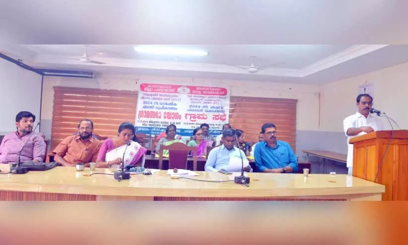 ജി​ല്ല പ​ഞ്ചാ​യ​ത്ത് 2024-25 വാ​ര്‍ഷി​ക​പ​ദ്ധ​തി ഗ്രാ​മ​സ​ഭ​യോ​ഗം അ​ഡ്വ. സി.​എ​ച്ച്. കു​ഞ്ഞ​മ്പു എം.​എ​ല്‍.​എ ഉ​ദ്ഘാ​ട​നം ചെ​യ്യു​ന്നു