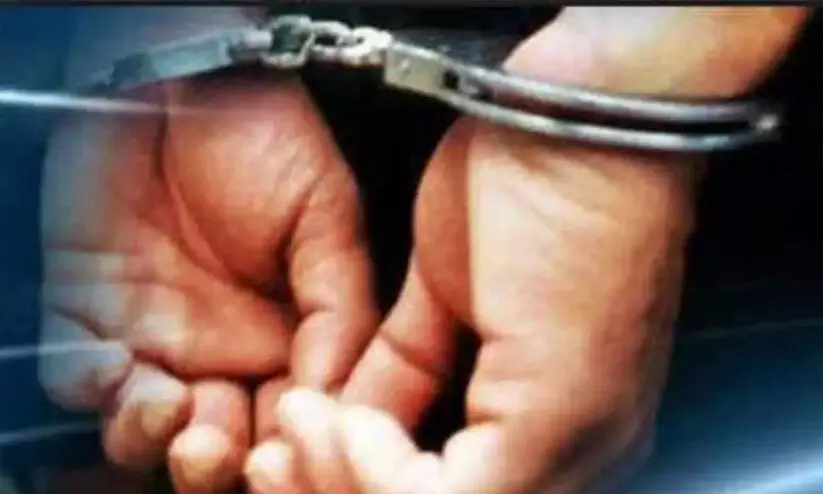 വിവാഹേതര ബന്ധമെന്ന് സംശയം; ഭാര്യയെയും മൂന്ന് മക്കളെയും കൊന്ന് 34കാരൻ വിവാഹേതര ബന്ധമെന്ന് സംശയം; ഭാര്യയെയും മൂന്ന് മക്കളെയും കൊന്ന് 34കാരൻ