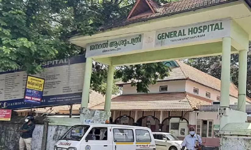തി​രു​വ​ന​ന്ത​പു​രം ജനറൽ ആശുപത്രിയിൽ മരുന്നിനായി നെട്ടോട്ടം