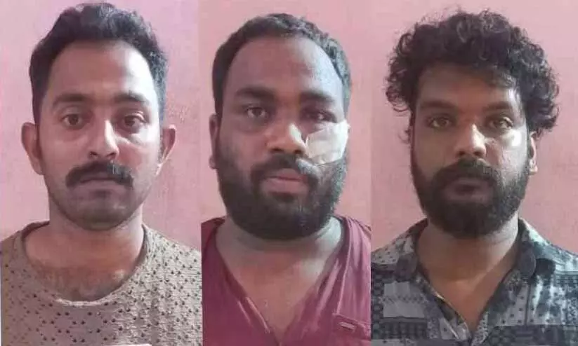 പൊ​ലീ​സി​നെ ആ​ക്ര​മി​ച്ച കേ​സി​ൽ പി​ടി​യി​ലാ​യ ശ്യാം ​മോ​ഹ​ൻ, രാ​ഹു​ൽ, ക​ണ്ണ​ൻ