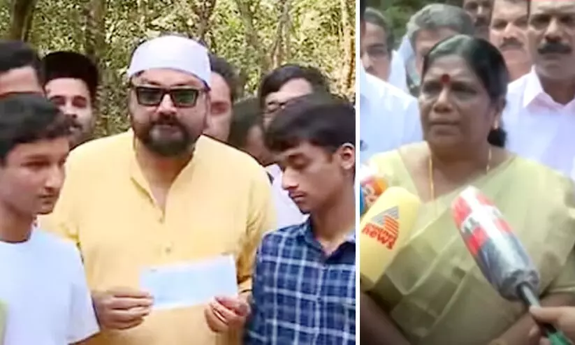 പശുക്കൾ കൂട്ടത്തോടെ ചത്ത സംഭവം: സർക്കാർ അഞ്ച് പശുക്കളെ നൽകും; കുട്ടിക്കർഷകരുടെ വീട്ടിൽ മന്ത്രിമാരെത്തി പശുക്കൾ കൂട്ടത്തോടെ ചത്ത സംഭവം: സർക്കാർ അഞ്ച് പശുക്കളെ നൽകും; കുട്ടിക്കർഷകരുടെ വീട്ടിൽ മന്ത്രിമാരെത്തി