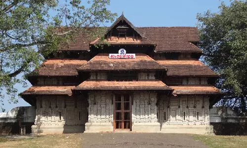 തൃശൂർ പൂരത്തിന് വടക്കുന്നാഥ ക്ഷേത്രത്തിൽ ചെരുപ്പിന് വിലക്ക്