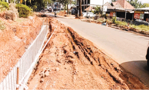 മ​ണ്ണാ​ര്‍ക്കാ​ട്-​ചി​ന്ന​ത്ത​ടാ​കം റോ​ഡ്  ന​വീ​ക​ര​ണം പു​രോ​ഗ​തി​യി​ൽ