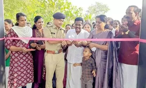 പാ​യം ഗ്രാ​മ​പ​ഞ്ചാ​യ​ത്ത് പു​ഴ​യോ​രം വി​ശ്ര​മകേ​ന്ദ്രം സ്നേ​ഹാ​രാ​മം ഇ​രി​ട്ടി എ.​എ​സ്.​പി ത​പോ​ഷ് ബ​സു​മ​ധാരി ഉ​ദ്ഘാ​ട​നം ചെ​യ്യു​ന്നു