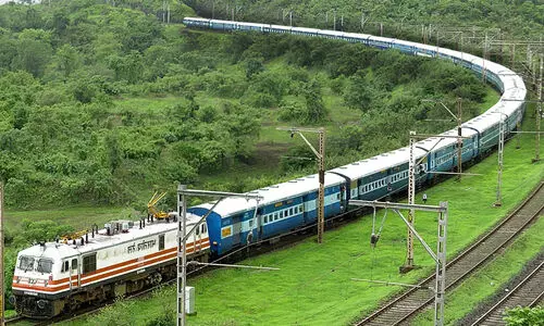 റെയി​ൽ​വേ​ക്കി​ഷ്ടം എ.​സി; യാ​​ത്ര​ക്കാ​ർ​ക്ക്​ വേ​ണ്ട​ത്​ സ്ലീ​പ്പ​ർ