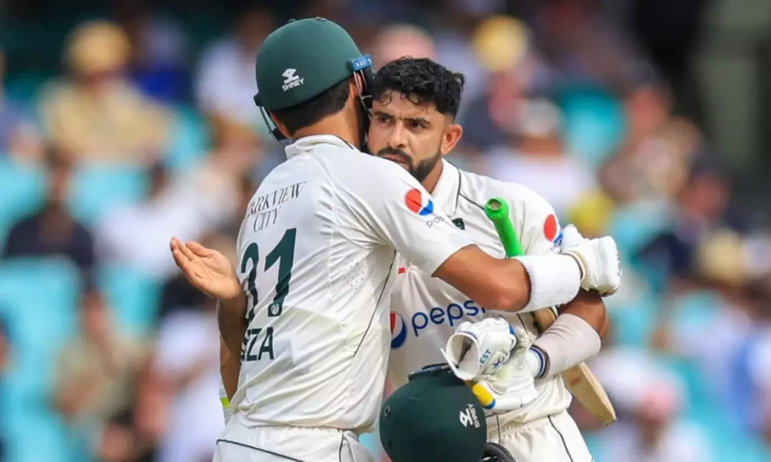 അവസാന വിക്കറ്റിൽ ആമിർ ജമാൽ-മിർ ഹംസ സഖ്യത്തിന്റെ വീരോചിത പോരാട്ടം; വൻ തകർച്ചയിൽനിന്ന് കരകയറി പാകിസ്താൻ