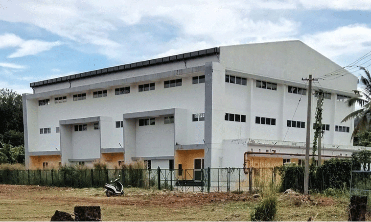 മ​ത്സ​ര​ങ്ങ​ളി​ല്ല, മു​നി​സി​പ്പ​ല്‍ ഇ​ന്‍ഡോ​ര്‍ സ്‌​റ്റേ​ഡി​യം അ​നാ​ഥ​മാ​കു​ന്നു