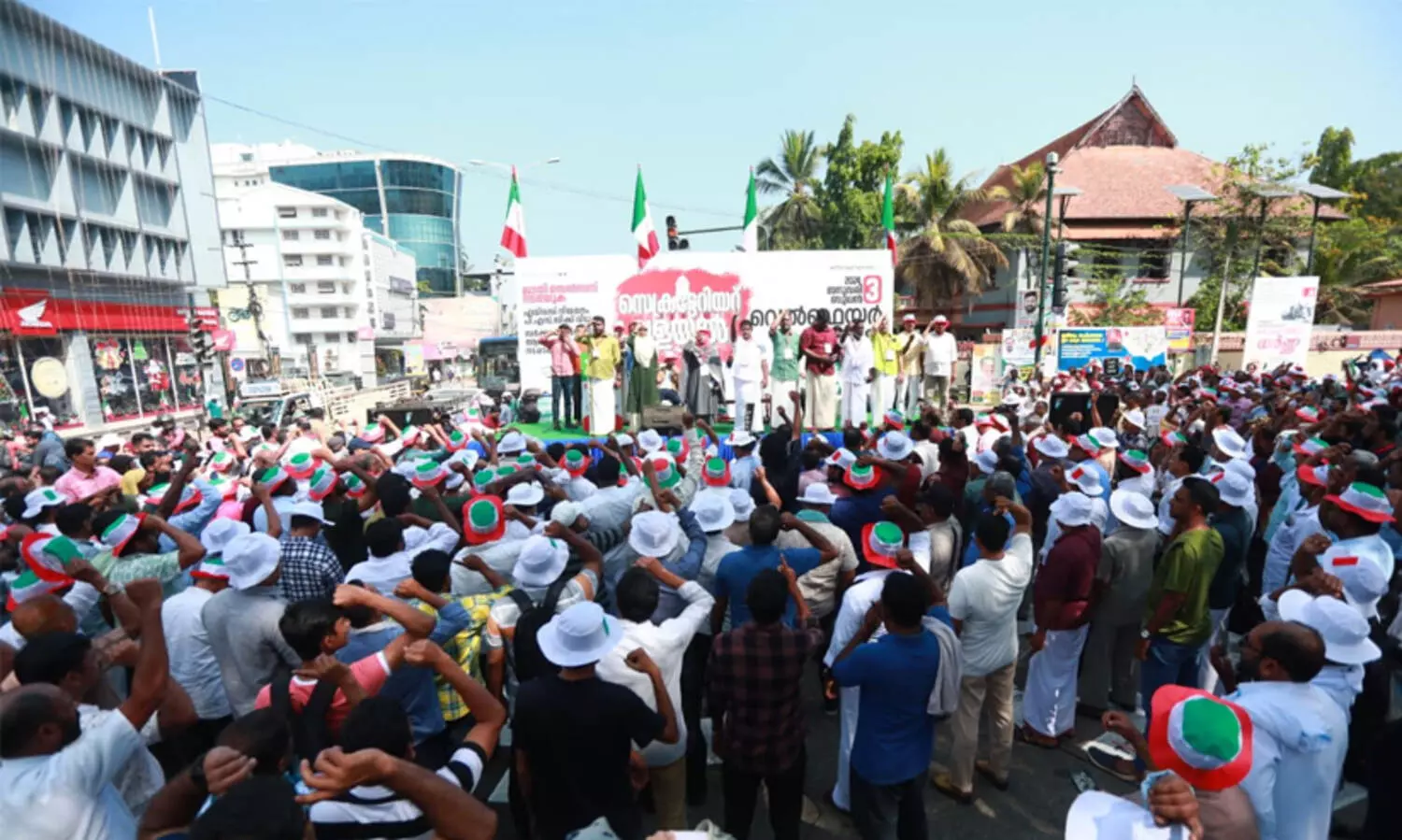 ‘ജാതി സെൻസസ് നടപ്പാക്കണം’; സംവരണ-പിന്നാക്ക സമുദായങ്ങളുടെ ഐക്യവേദിയായി വെൽഫെയർ പാർട്ടി സെക്രട്ടേറിയറ്റ് വളയൽ സമരം