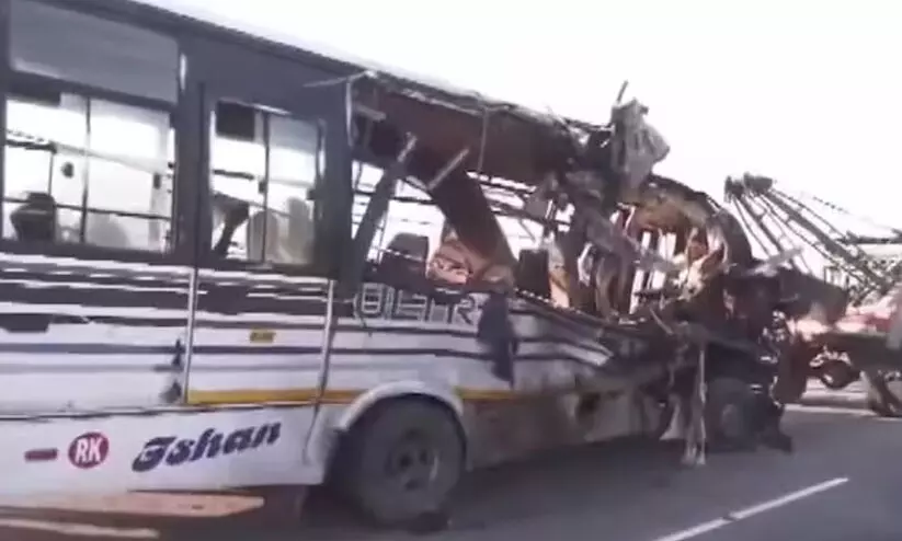 അസമിൽ ബസും ട്രക്കും കൂട്ടിയിടിച്ച് 12 മരണം അസമിൽ ബസും ട്രക്കും കൂട്ടിയിടിച്ച് 12 മരണം