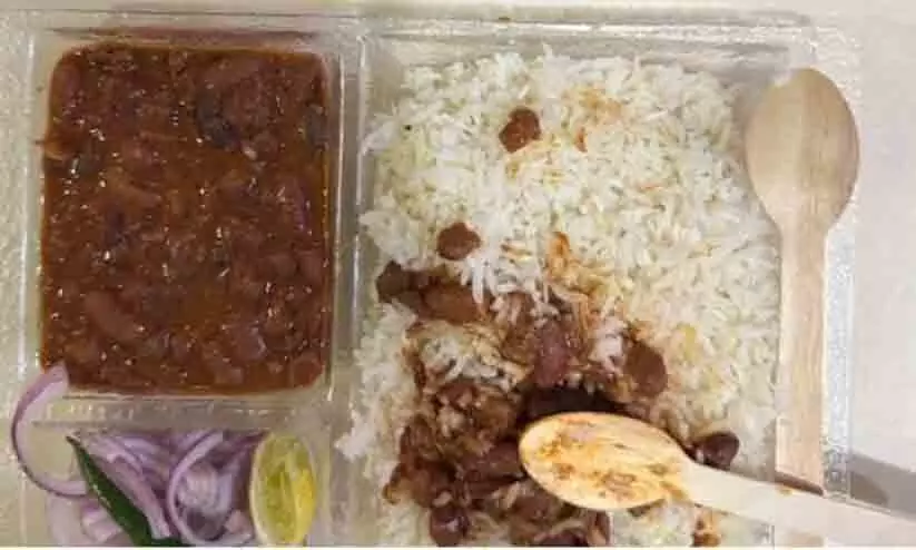 പകല്‍ കൊള്ള; വിമാനത്താവളത്തില്‍ ഭക്ഷണത്തിന് 500 രൂപ