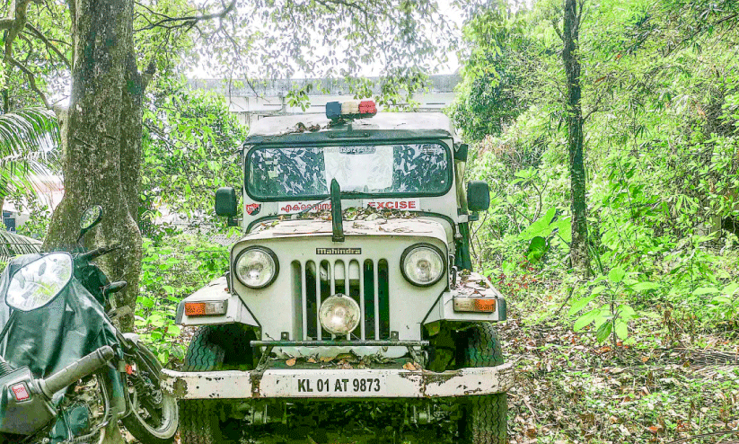 കട്ടപ്പുറത്തായിട്ട് രണ്ടുവര്ഷം; മുണ്ടക്കയത്ത് എക്സൈസിന് വാഹനമില്ല കട്ടപ്പുറത്തായിട്ട് രണ്ടുവര്ഷം; മുണ്ടക്കയത്ത് എക്സൈസിന് വാഹനമില്ല