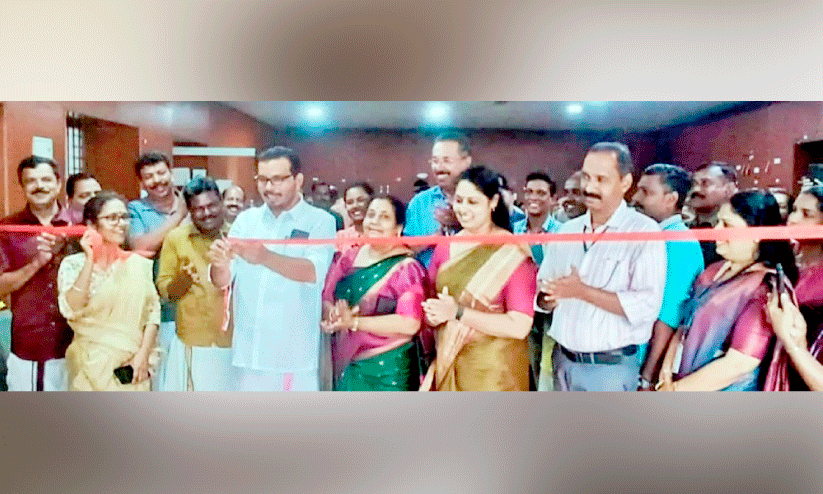 സേവനങ്ങൾ വിരൽത്തുമ്പിൽ; ആലപ്പുഴ നഗരസഭ സ്മാർട്ടായി സേവനങ്ങൾ വിരൽത്തുമ്പിൽ; ആലപ്പുഴ നഗരസഭ സ്മാർട്ടായി 