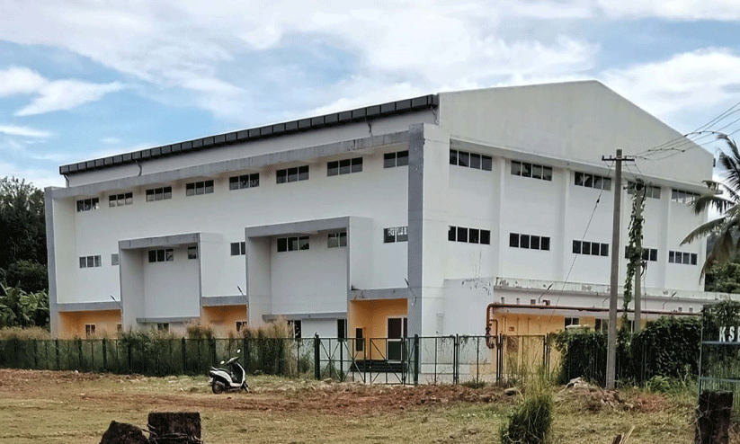 മ​ത്സ​ര​ങ്ങ​ളി​ല്ല, മു​നി​സി​പ്പ​ല്‍ ഇ​ന്‍ഡോ​ര്‍ സ്‌​റ്റേ​ഡി​യം അ​നാ​ഥ​മാ​കു​ന്നു