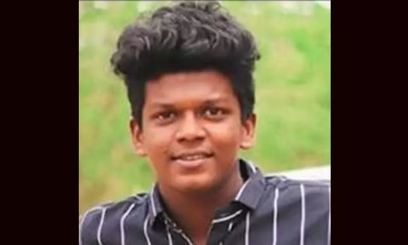 ബസ്സും ബൈക്കും കൂട്ടിയിടിച്ച് യുവ എൻജിനീയർ മരിച്ചു ബസ്സും ബൈക്കും കൂട്ടിയിടിച്ച് യുവ എൻജിനീയർ മരിച്ചു