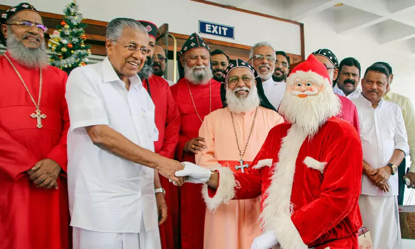 മുഖ്യമന്ത്രിയുടെ വിരുന്നിൽ സഭയുമായി മഞ്ഞുരുക്കം; ക്രൈസ്തവ മേലധ്യക്ഷന്മാർ വിരുന്നിൽ പങ്കെടുത്തു മുഖ്യമന്ത്രിയുടെ വിരുന്നിൽ സഭയുമായി മഞ്ഞുരുക്കം; ക്രൈസ്തവ മേലധ്യക്ഷന്മാർ വിരുന്നിൽ പങ്കെടുത്തു