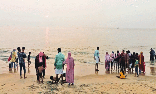 ക​ട​ലി​ൽ പ​ട്ടം പ​റ​ത്താ​ൻ  പ​ടി​ഞ്ഞാ​റെ​ക്ക​ര പെ​ർ​ഫ​ക്ട് ഒ.​കെ