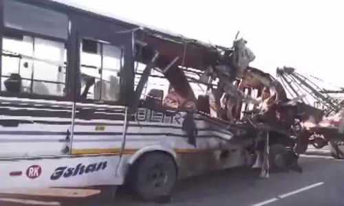 അസമിൽ ബസും ട്രക്കും കൂട്ടിയിടിച്ച് 12 മരണം