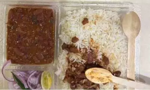 പകല്‍ കൊള്ള; വിമാനത്താവളത്തില്‍ ഭക്ഷണത്തിന് 500 രൂപ