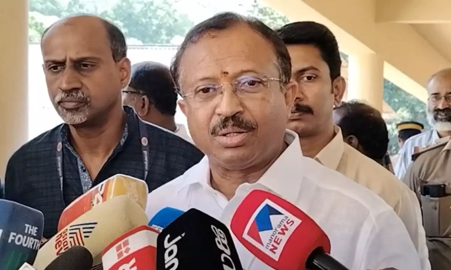 കേരളം പിണറായി തന്നെ ഭരിക്കട്ടെ എന്നാണ് രാഹുൽഗാന്ധിയുടെ തീരുമാനം -വി. മുരളീധരൻ