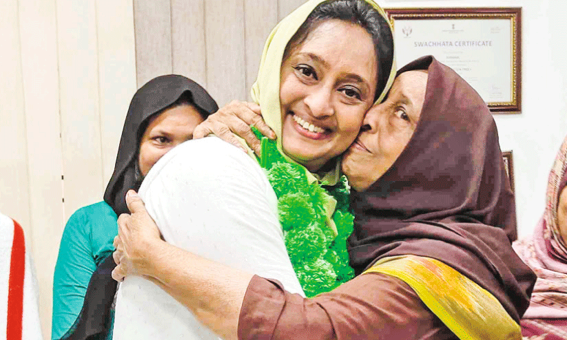 മാതാവിന്റെ വഴിയേ മകളും; ആയുർവേദ നഗരം ഇനി ആയുർവേദ ഡോക്ടർ ഭരിക്കും മാതാവിന്റെ വഴിയേ മകളും; ആയുർവേദ നഗരം ഇനി ആയുർവേദ ഡോക്ടർ ഭരിക്കും