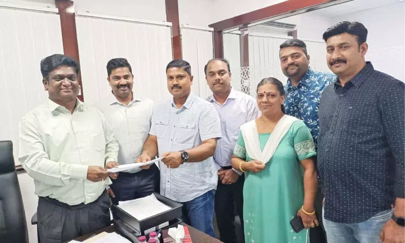 ഇന്ത്യൻ സ്കൂളുകളിലെ ആശങ്കകൾ പരിഹരിച്ചില്ല; ബോർഡ് ചെയർമാന് വീണ്ടും നിവേദനവുമായി രക്ഷിതാക്കൾ ഇന്ത്യൻ സ്കൂളുകളിലെ ആശങ്കകൾ പരിഹരിച്ചില്ല; ബോർഡ് ചെയർമാന് വീണ്ടും നിവേദനവുമായി രക്ഷിതാക്കൾ