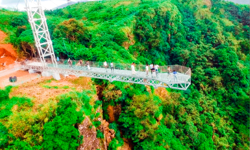 ഹിറ്റായി വാഗമൺ ഗ്ലാസ്​ ബ്രിഡ്ജ്​; എത്തിയത്​ ഒരുലക്ഷം സഞ്ചാരികൾ