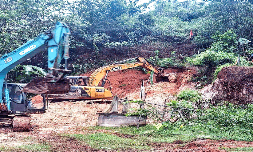 മറ്റപ്പള്ളിയിലെ മണ്ണെടുപ്പ്; അപ്പീൽ ഹൈകോടതി ഡിവിഷൻ ബെഞ്ച് ഇന്ന് പരിഗണിക്കും മറ്റപ്പള്ളിയിലെ മണ്ണെടുപ്പ്; അപ്പീൽ ഹൈകോടതി ഡിവിഷൻ ബെഞ്ച് ഇന്ന് പരിഗണിക്കും