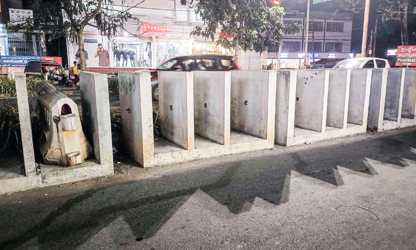 മൂവാറ്റുപുഴയിൽ റോഡ് വികസനം അധോഗതി മൂവാറ്റുപുഴയിൽ റോഡ് വികസനം അധോഗതി