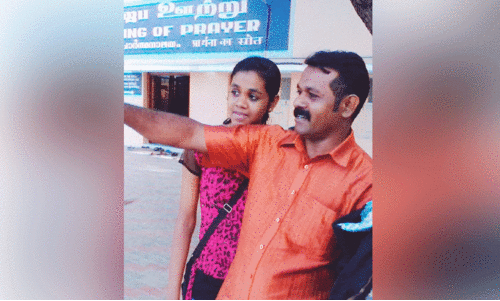 ഓ​ർ​മ​ത്ത​ട്ടി​ൽ ‘നു​ന്നു​മോ​ൾ’;  റോ​യി​ക്ക് ഇ​ക്കൊ​ല്ലം ക​ണ്ണീ​രു​ത്സ​വം