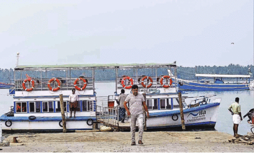 ലസ്ക്കറും എഞ്ചിൻ ഡ്രൈവറുമില്ല;  ബോട്ട് സർവീസിന് പൂട്ടിട്ട്   തുറമുഖവകുപ്പ്