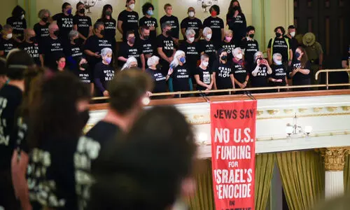 ഇസ്രായേലിനെതിരെ കാലിഫോർണിയ നിയമസഭയിൽ ജൂതപ്രതിഷേധം: ‘ഗസ്സ കൂട്ടക്കൊലക്ക് യു.എസ് പണം നൽകരുത്’