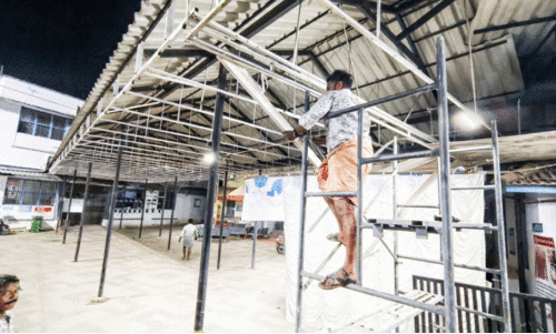 പ​ത്ത​നം​തി​ട്ട ജനറൽ ആശുപത്രിയിലെ അവശേഷിച്ച സീലിങ്ങും ഇളക്കി മാറ്റി