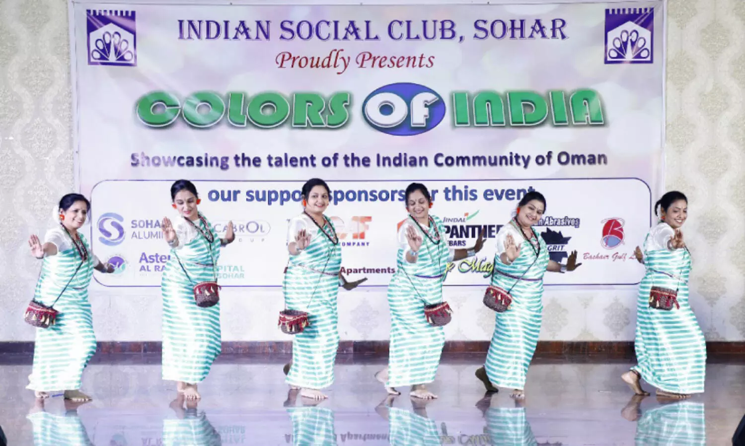 അ​രു​ണാ​ച​ൽ നാ​ടോ​ടി നൃ​ത്ത​വു​മാ​യി മ​ല​യാ​ളി വ​നി​ത​ക​ൾ