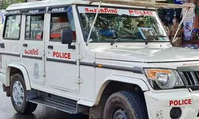 കാർ യാത്രികൻ പിന്തുടർന്നെത്തി സ്കൂട്ടർ യാത്രികരായ ദമ്പതികളെ മർദിച്ചു