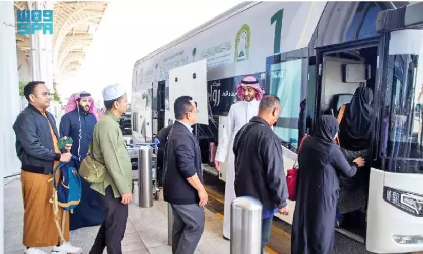 ഖാ​ദി​മു​ൽ ഹ​റ​മൈ​ൻ ഹ​ജ്ജ്​ ഉം​റ പ​ദ്ധ​തി; 250 പേരടങ്ങുന്ന ആദ്യ സംഘം മദീനയിലെത്തി