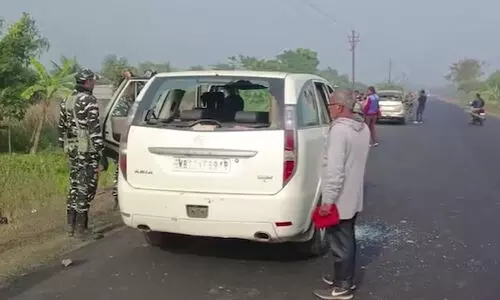 തൃണമൂൽ നേതാവിന്റെ വീട്ടിൽ റെയ്ഡിനെത്തിയ ഇ.ഡി സംഘത്തെ ആക്രമിച്ചു തൃണമൂൽ നേതാവിന്റെ വീട്ടിൽ റെയ്ഡിനെത്തിയ ഇ.ഡി സംഘത്തെ ആക്രമിച്ചു