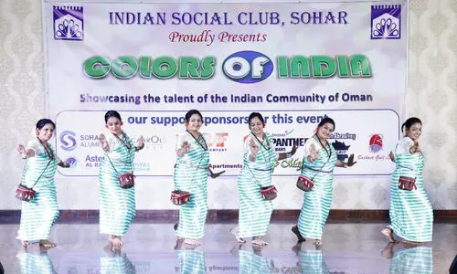 അ​രു​ണാ​ച​ൽ നാ​ടോ​ടി നൃ​ത്ത​വു​മാ​യി മ​ല​യാ​ളി വ​നി​ത​ക​ൾ