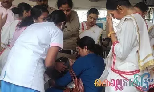 അച്ഛനോടിയെത്തി, റിയ നേരെ ആശുപത്രിയിലേക്ക്; ഒടുവിൽ എ ഗ്രേഡ് അച്ഛനോടിയെത്തി, റിയ നേരെ ആശുപത്രിയിലേക്ക്; ഒടുവിൽ എ ഗ്രേഡ്