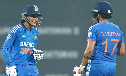 ഷഫാലി (64 നോട്ടൗട്ട്), സ്മൃതി (54) വെടിക്കെട്ട്; ആസ്ട്രേലിയക്കെതിരെ ഇന്ത്യക്ക് ഒമ്പത് വിക്കറ്റ് ജയം