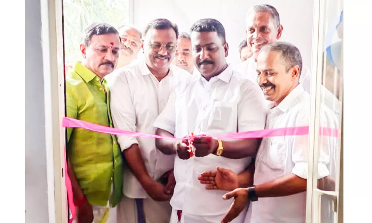 വ്യാപാരി ക്ലബിന്​ തുടക്കം; തൊ​ടു​പു​ഴ ന​ഗ​ര​സ​ഭ ചെ​യ​ർ​മാ​ൻ സ​നീ​ഷ് ജോ​ർ​ജ് ഉ​ദ്ഘാ​ട​നം ചെ​യ്തു