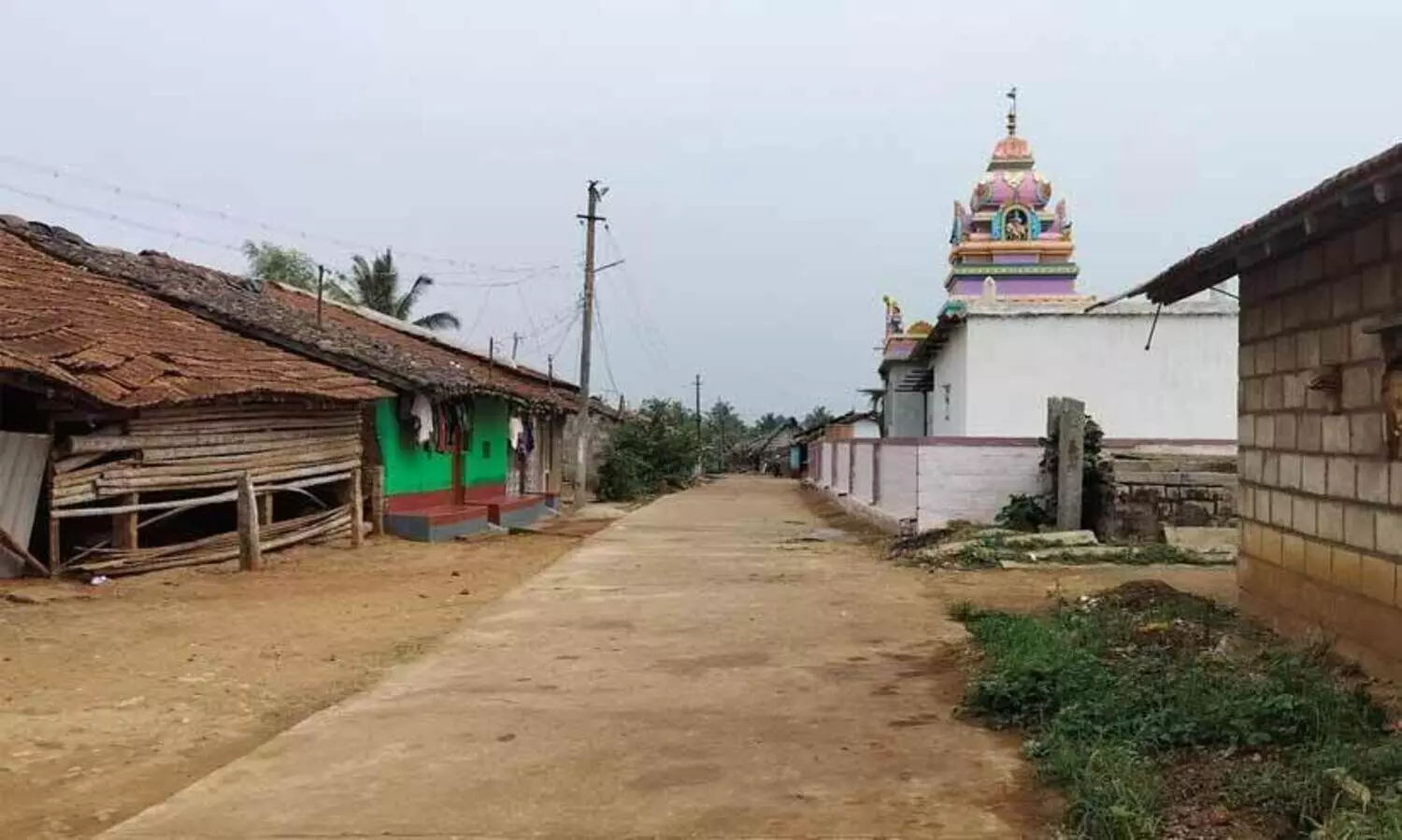 വിലക്കിയ ഗ്രാമത്തിലേക്ക് ദലിത് യുവാവ് പ്രവേശിച്ചു; ശുദ്ധീകരണത്തിന് രണ്ട് ക്ഷേത്രങ്ങൾ അടച്ചു