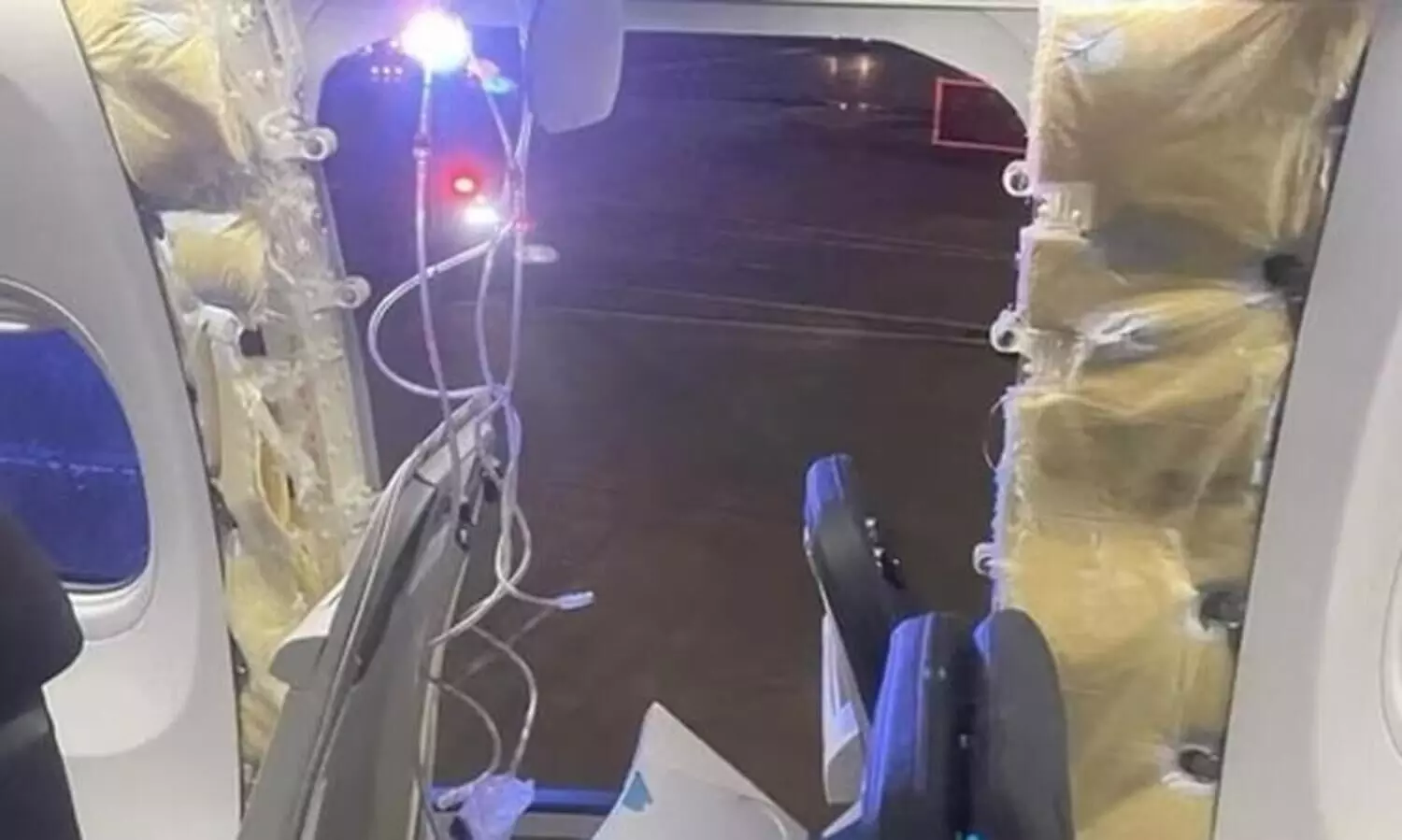 Alaska Airliness Boeing 737 aircrafts window blows out mid-air