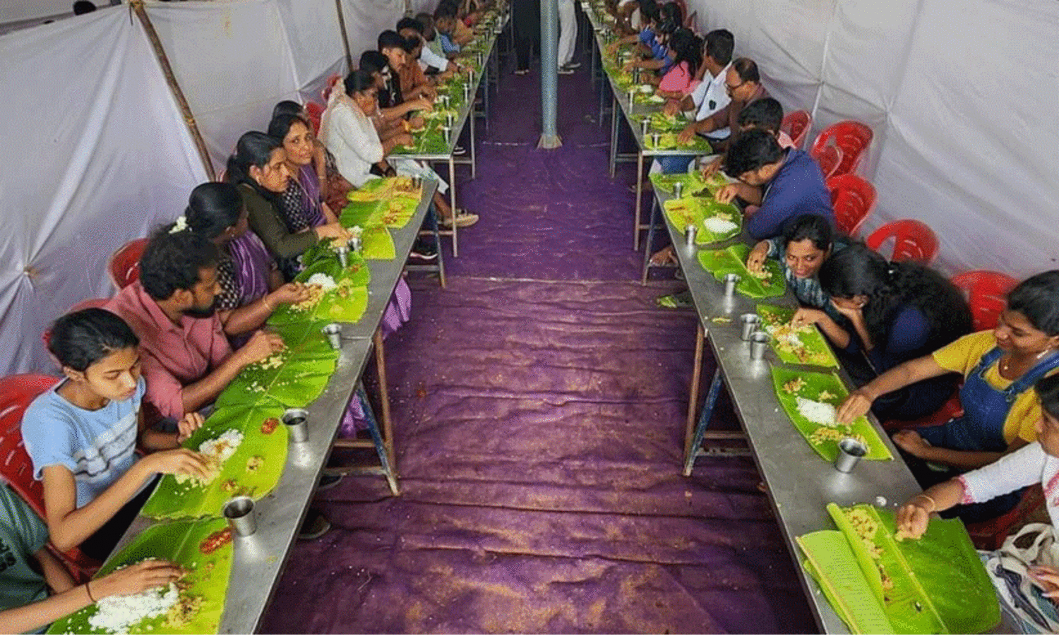 പാലരുവിയിൽ ബ്രേക്ഫാസ്റ്റ്, ഉച്ചക്ക് കഴിക്കാൻ അച്ചൻകോവിൽ...; ഭക്ഷണശാലയിലും കൊല്ലപ്പെരുമ