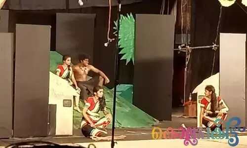 പോരാട്ടവും ചതിയും അടയാളപ്പെടുത്തി നാടകവേദിയിൽ കരിന്തണ്ടൻ