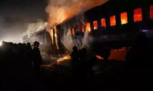 train caught fire at bangladesh