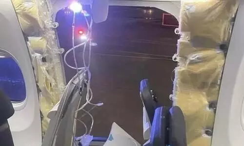 Alaska Airliness Boeing 737 aircrafts window blows out mid-air