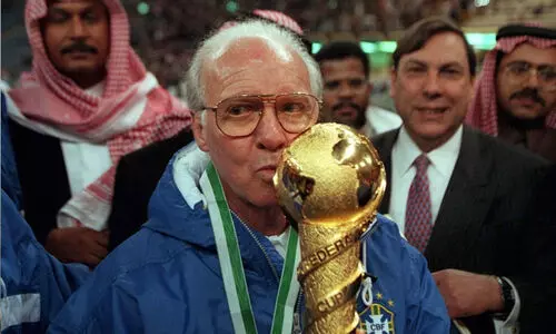 ബ്രസീൽ ഫുട്ബാൾ ഇതിഹാസം മരിയോ സഗല്ലോ അന്തരിച്ചു; പരിശീലകനായും കളിക്കാരനായും ലോകകപ്പ് സ്വന്തമാക്കിയ ആദ്യ താരം ബ്രസീൽ ഫുട്ബാൾ ഇതിഹാസം മരിയോ സഗല്ലോ അന്തരിച്ചു; പരിശീലകനായും കളിക്കാരനായും ലോകകപ്പ് സ്വന്തമാക്കിയ ആദ്യ താരം