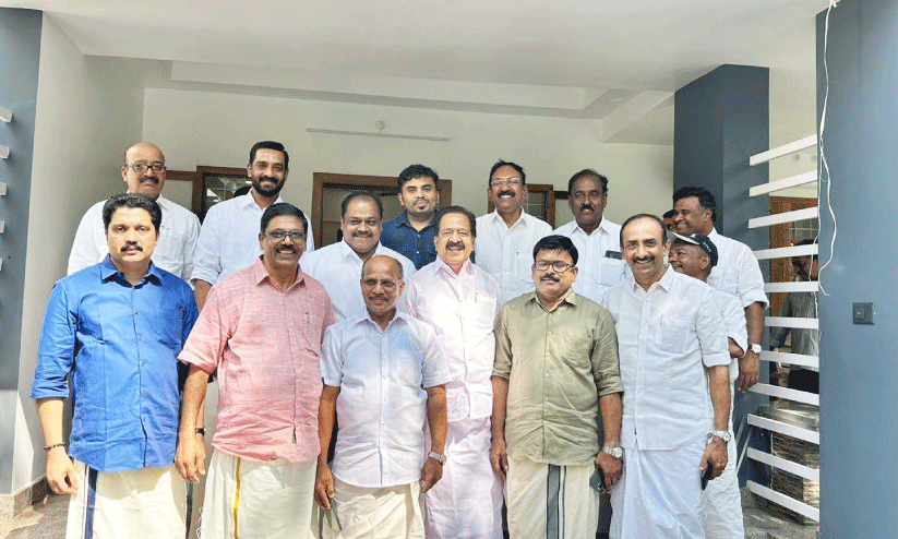 സ​ത്താ​ർ കാ​യം​കു​ള​ത്തി​​ന്റെ  വീ​ട് റി​യാ​ദ് ഒ.​ഐ.​സി.​സി  നേ​താ​ക്ക​ൾ സ​ന്ദ​ർ​ശി​ച്ചു