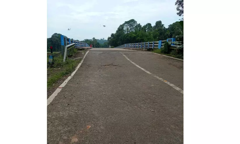 പാലം വന്നെങ്കിലും ബസില്ല പാലം വന്നെങ്കിലും ബസില്ല