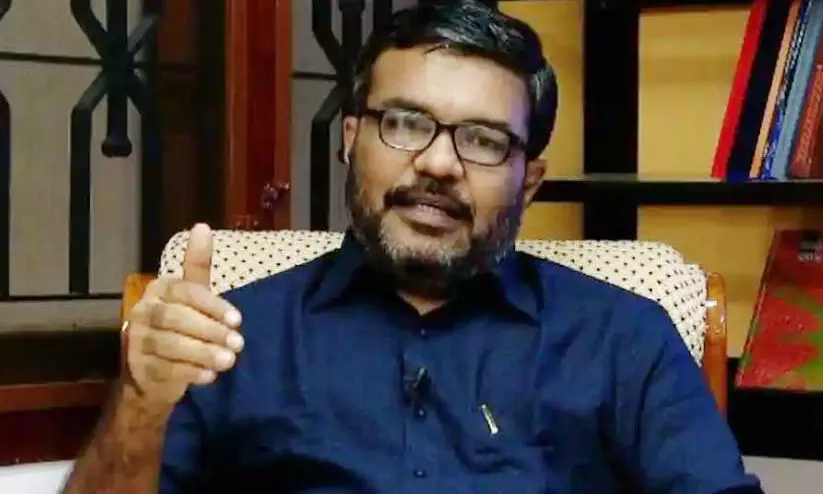 മലയാളിയുടെ വിദേശ കുടിയേറ്റം ഗതികേട് കൊണ്ടല്ലെന്ന് എം.ബി രാജേഷ് മലയാളിയുടെ വിദേശ കുടിയേറ്റം ഗതികേട് കൊണ്ടല്ലെന്ന് എം.ബി രാജേഷ്